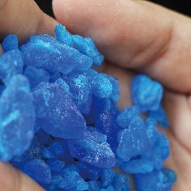 Лучшая цена Промышленный сульфат меди CuSO4 Blue Crystal